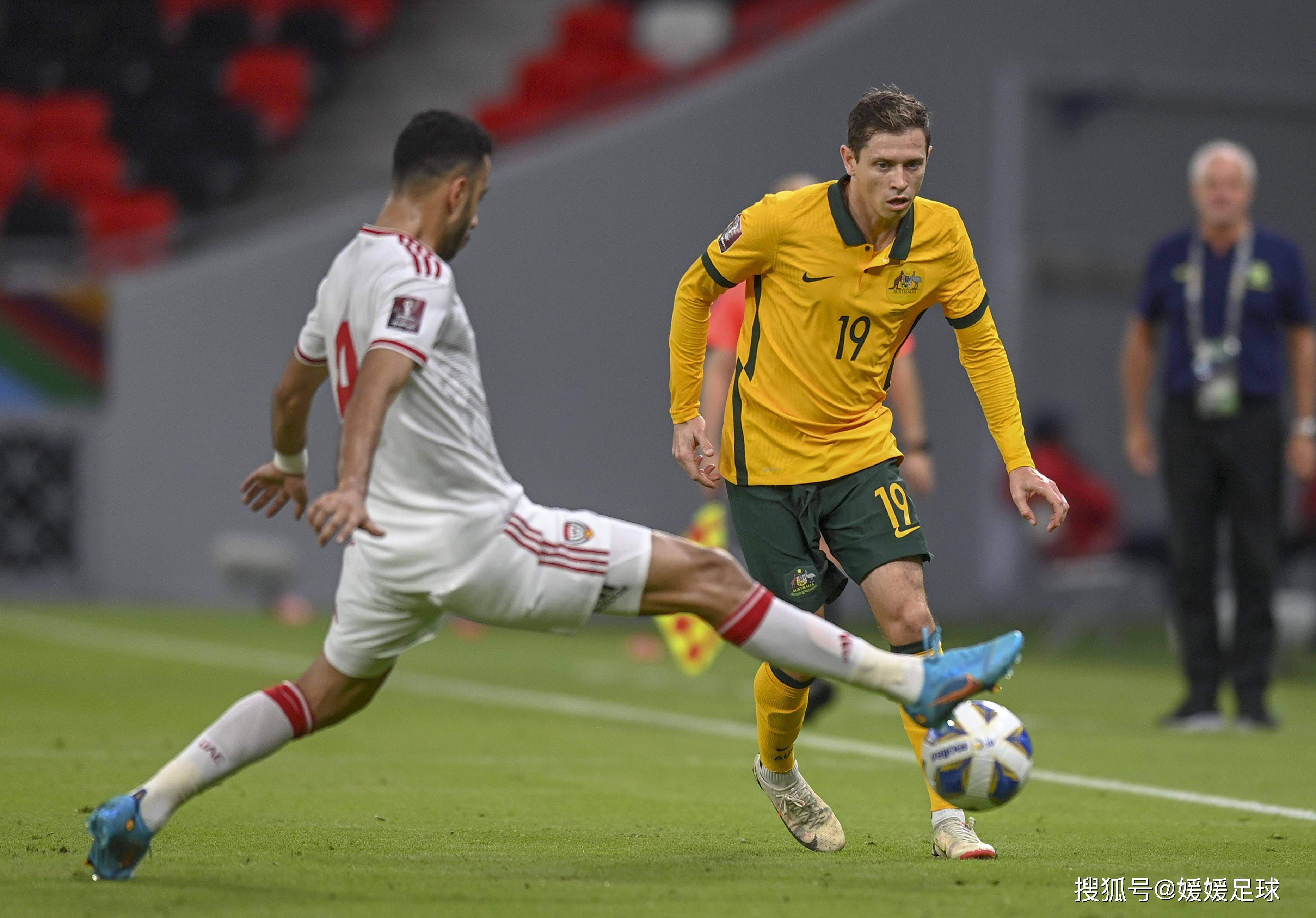 B体育网站入口-关于竞技场上的足球比赛景象惊心动魄的信息