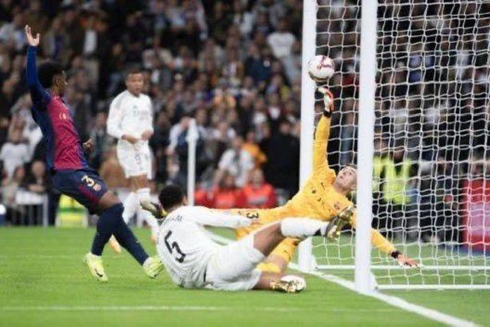 B体育平台-皇家马德里客场逆袭，拿下关键三分实现逆袭的简单介绍