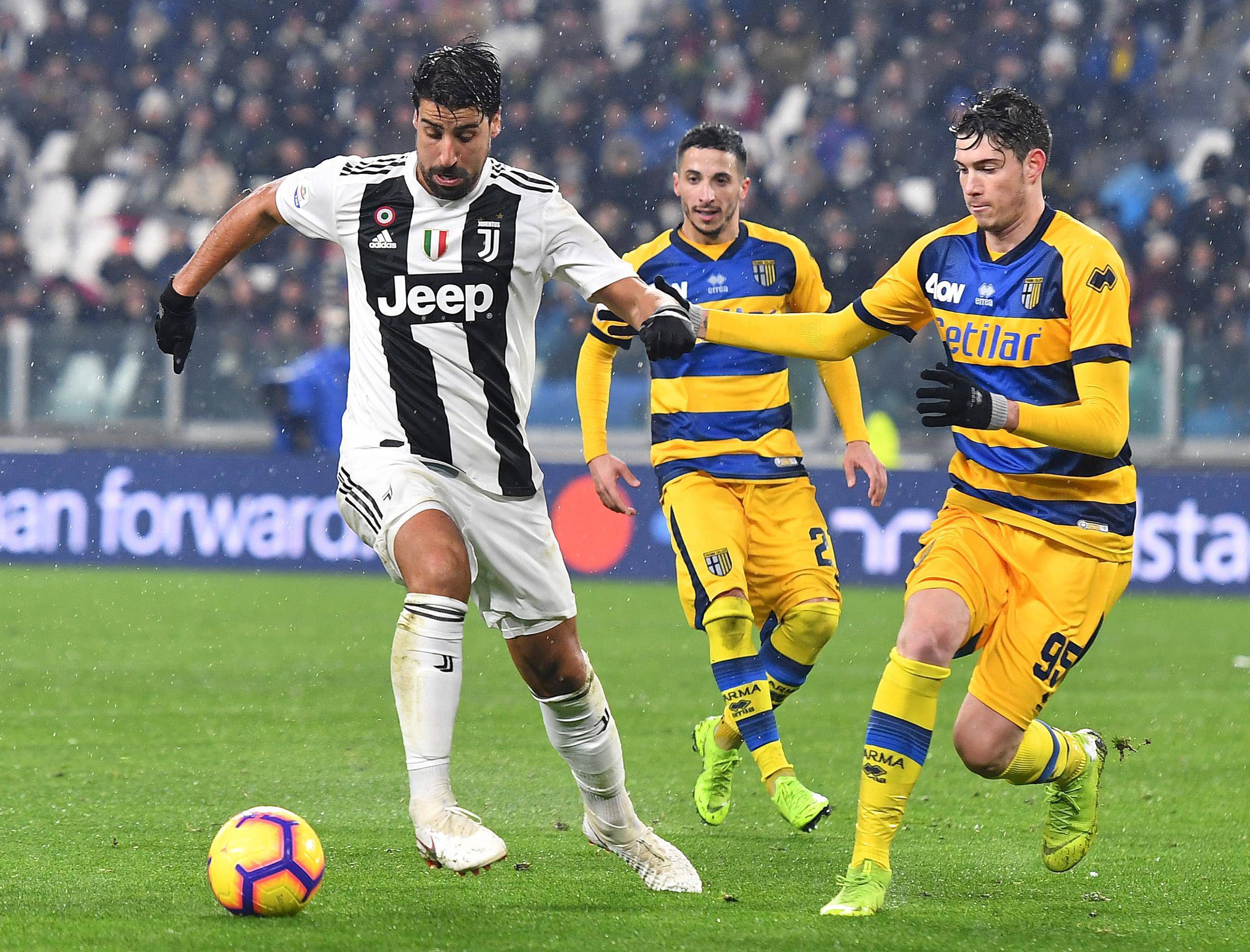 包含罗马客场逼平帕尔马，客场不败的词条