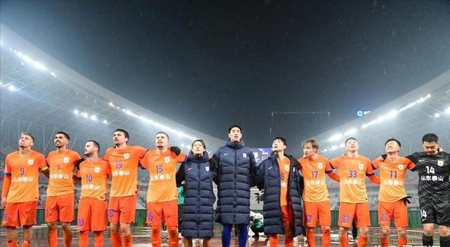 同台较量!东亚足球顶级比赛掀起观赏狂潮的简单介绍 同台较量!东亚足球顶级比赛掀起观赏狂潮的简单介绍