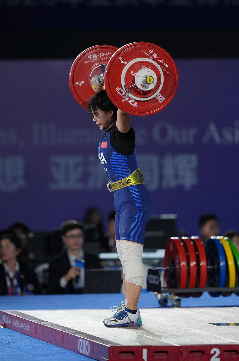 举重比赛火花四溅,巴西选手勇夺金牌的简单介绍 举重比赛火花四溅,巴西选手勇夺金牌的简单介绍