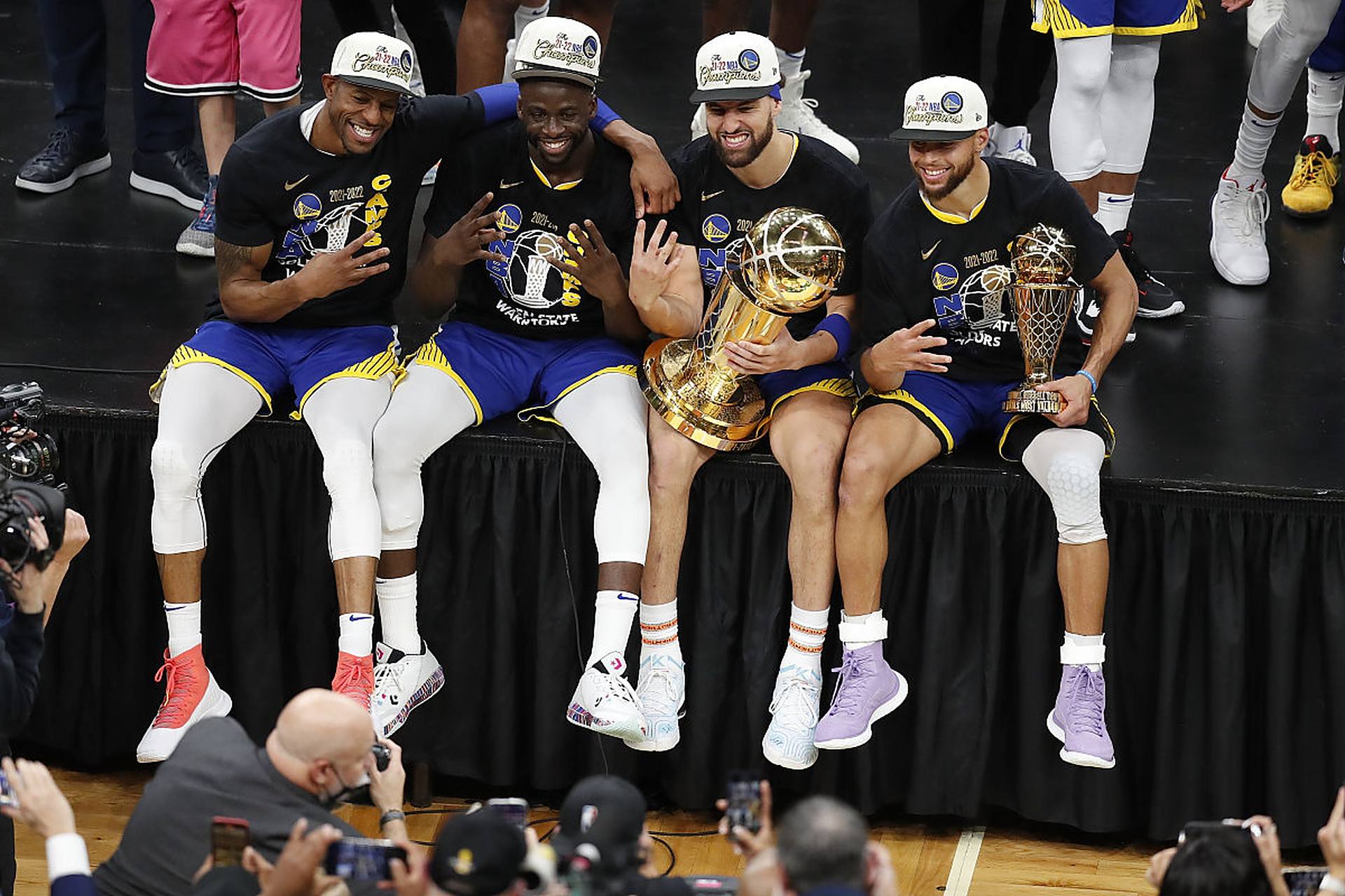 勇士后卫联手大爆发，砍下高分