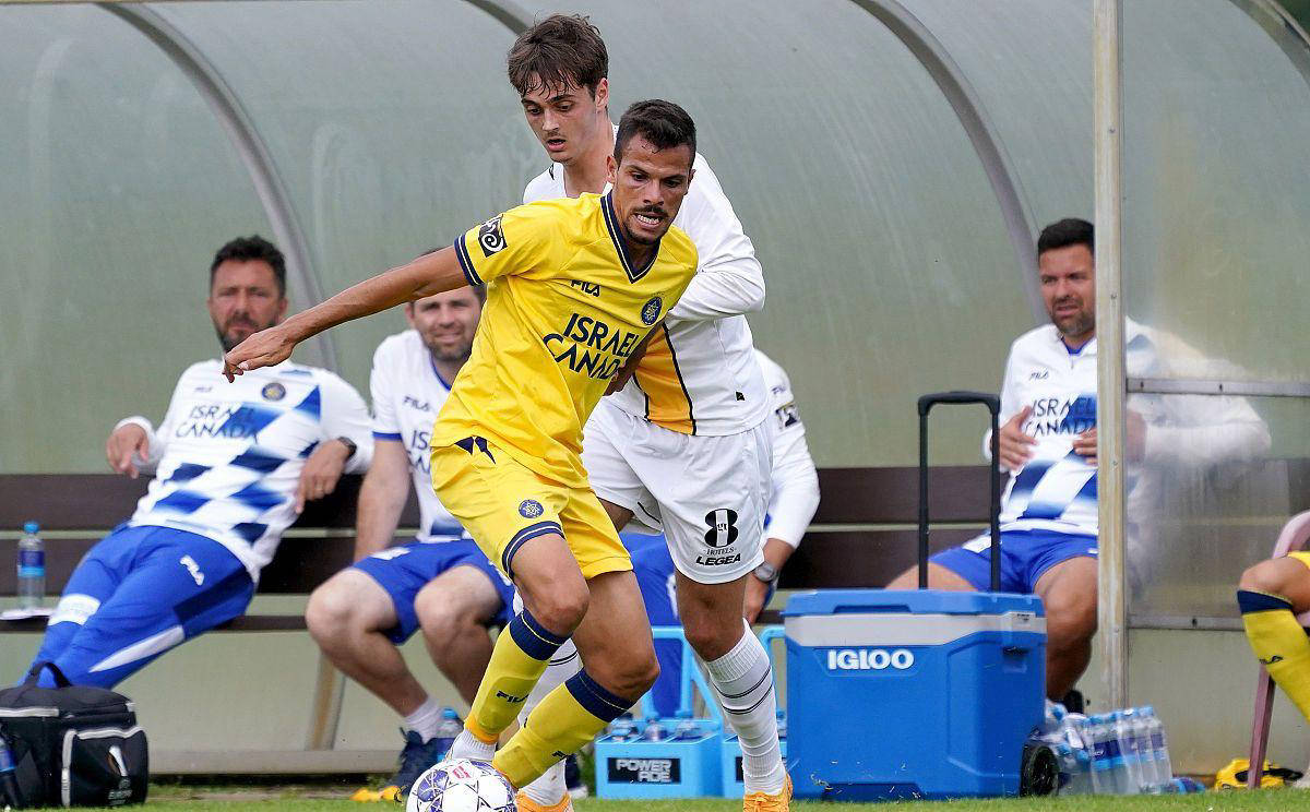 阿贾克斯主帅表态未来计划，球迷期待新一季表现的简单介绍