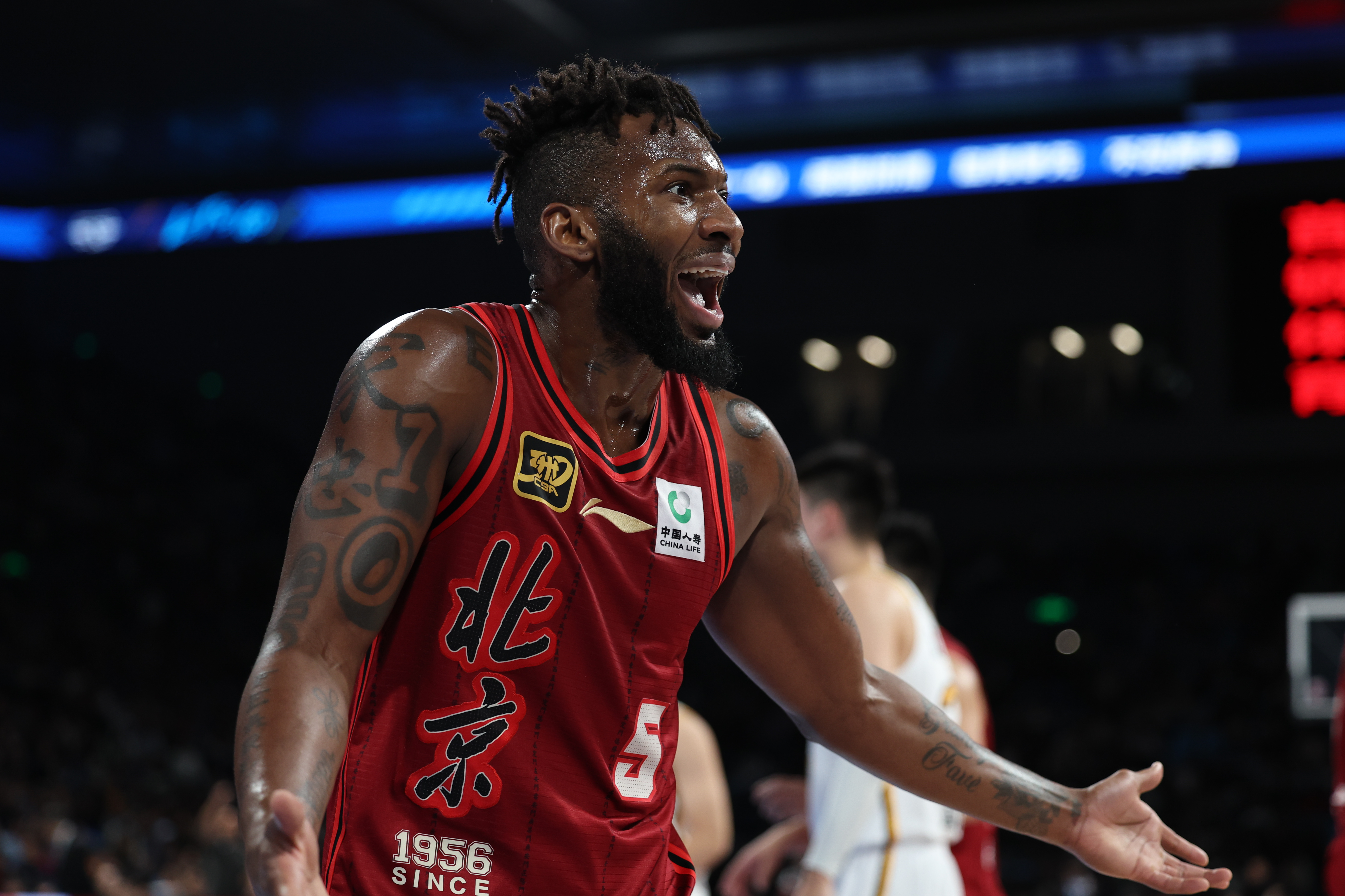 双方均展现出色表现,赛场上精彩纷呈 双方均展现出色表现,赛场上精彩纷呈