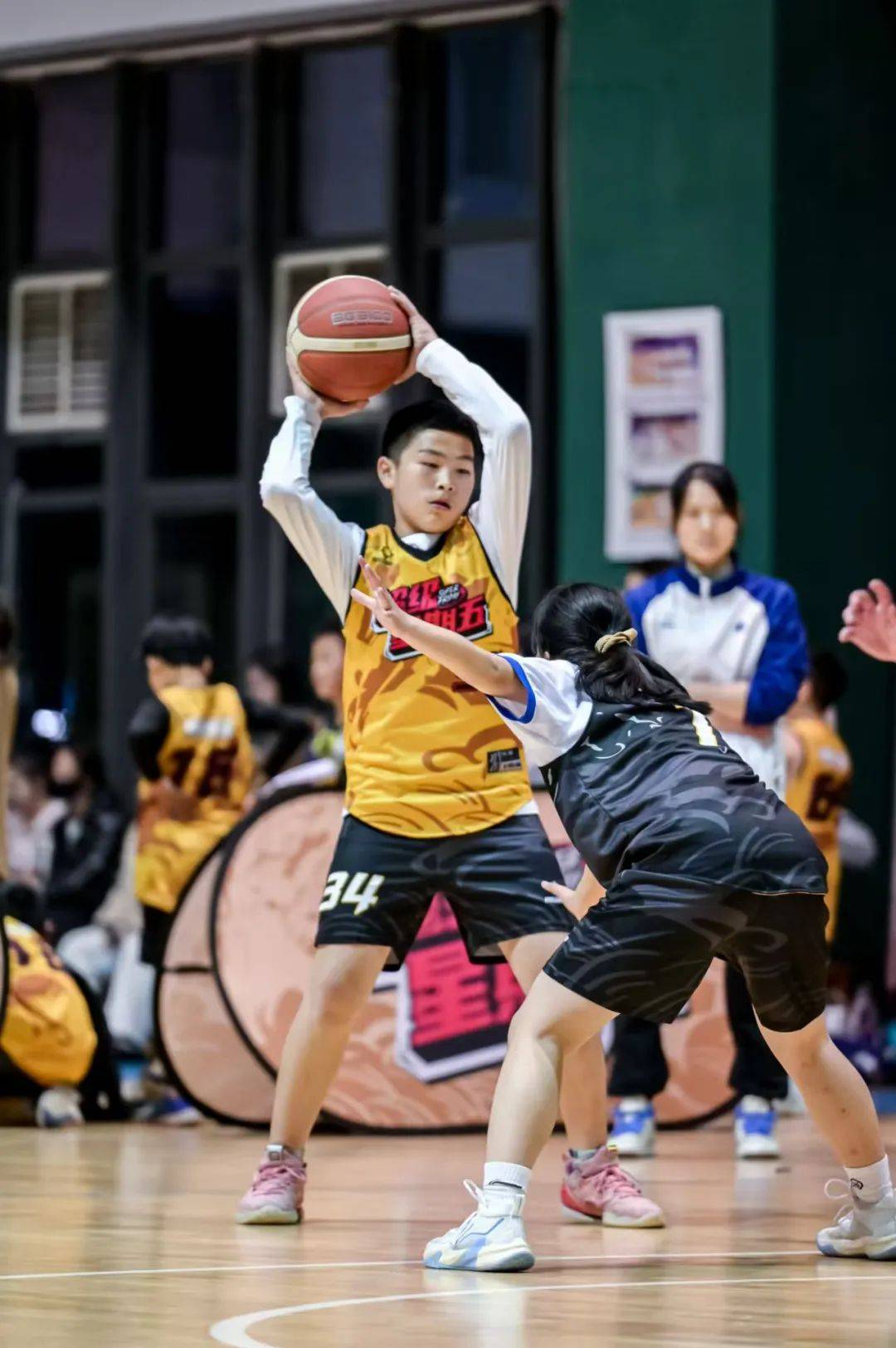 一场比赛中球员技术展示完美,赢得观众掌声的简单介绍 一场比赛中球员技术展示完美,赢得观众掌声的简单介绍