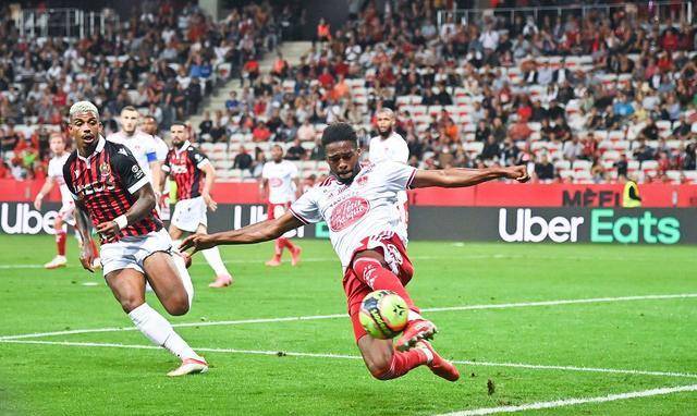 B体育新闻-洛里昂客场胜过布雷斯特，获得胜利