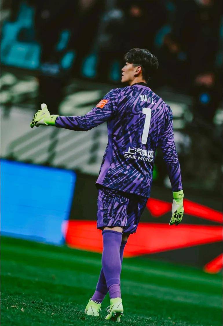 B体育网站入口-关于点球大战中，热那亚门将表现神勇，助球队获胜的信息