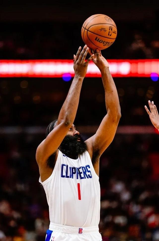 B体育官方-重新审视战术布置，迎接新一场挑战