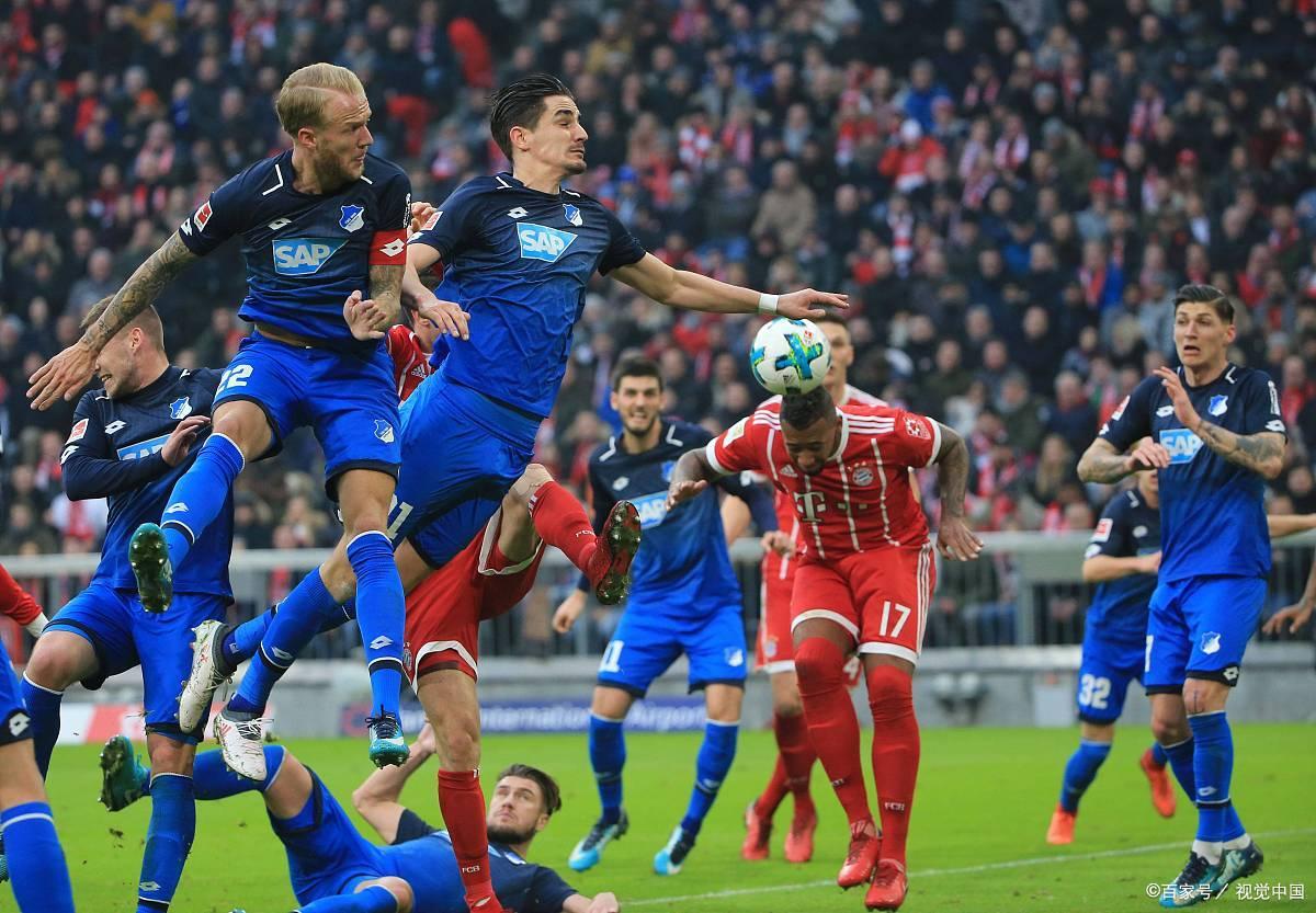 包含不莱梅球员展现出色的团队合作，轻松击败对手的词条