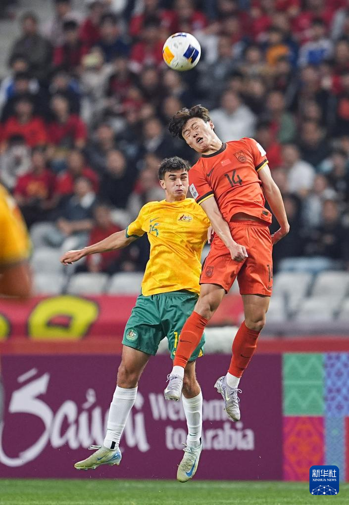 B体育视频-柏林球员在亚洲足球比赛中大放异彩